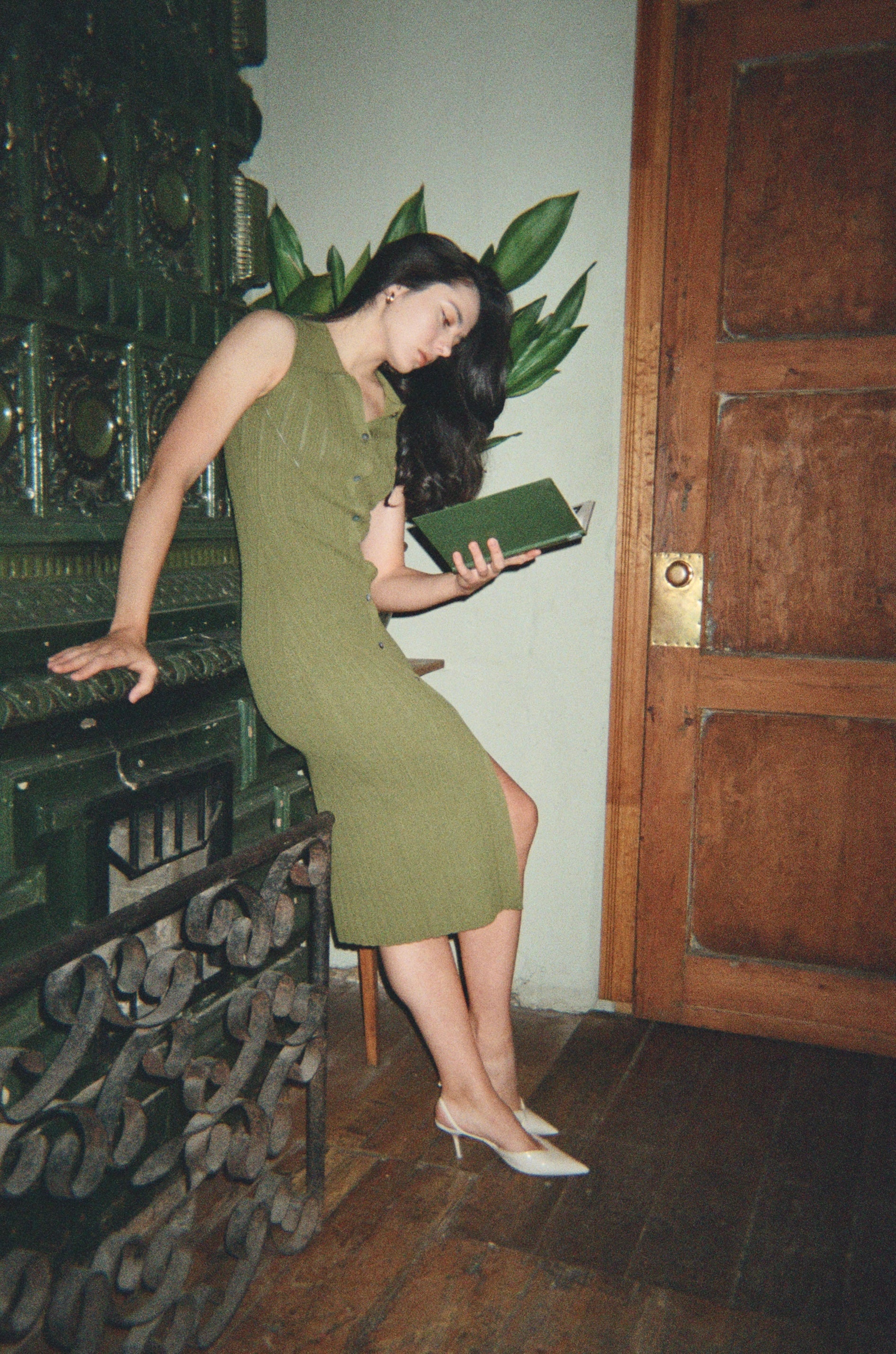 hello ronron | Joan Dress Olive | Button down collar pointelle knit maxi dress | DR027-OLV